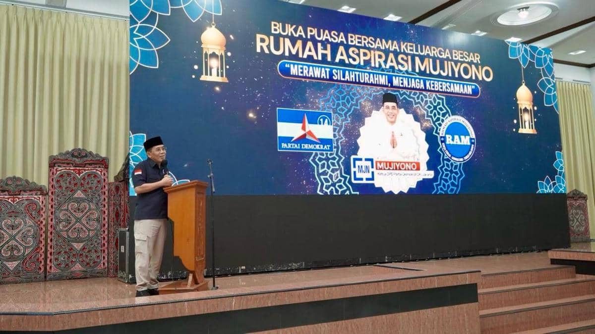 Ketua DPD Partai Demokrat DKI Jakarta, Mujiyono, menggelar buka puasa bersama Keluarga Besar Rumah Aspirasi Mujiyono (RAM) di Gedung Gorga 2, Pondok Bambu, Jakarta Timur, Sabtu (7/3/2026)/ Demokrat 