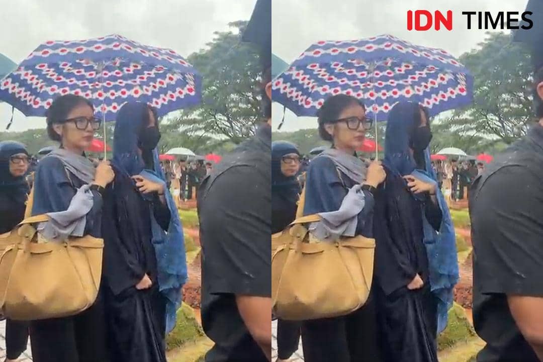 Sheila Dara Tegar Antar Jenazah Vidi Aldiano ke Tempat Peristirahan Terakhir