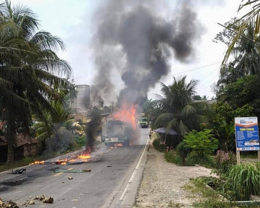 Kronologi Truk BBM Terbakar di Jalintim Muba, Sopir Kabur dari TKP