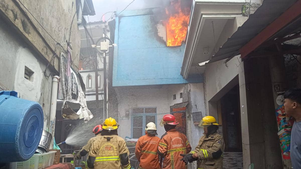 Ngecas HP Berujung Kebakaran Rumah di Krembangan Surabaya