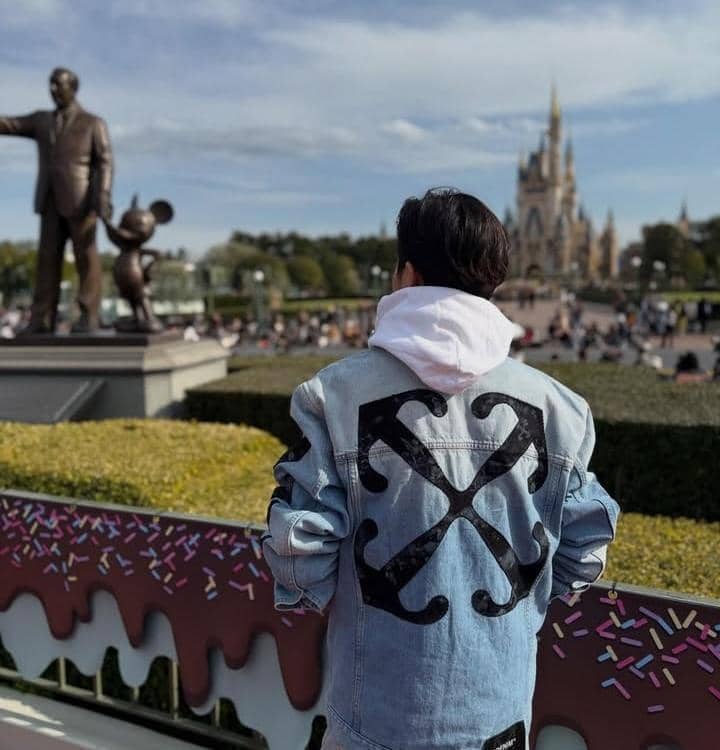 potret Dj Panda liburan di Tokyo Disneyland