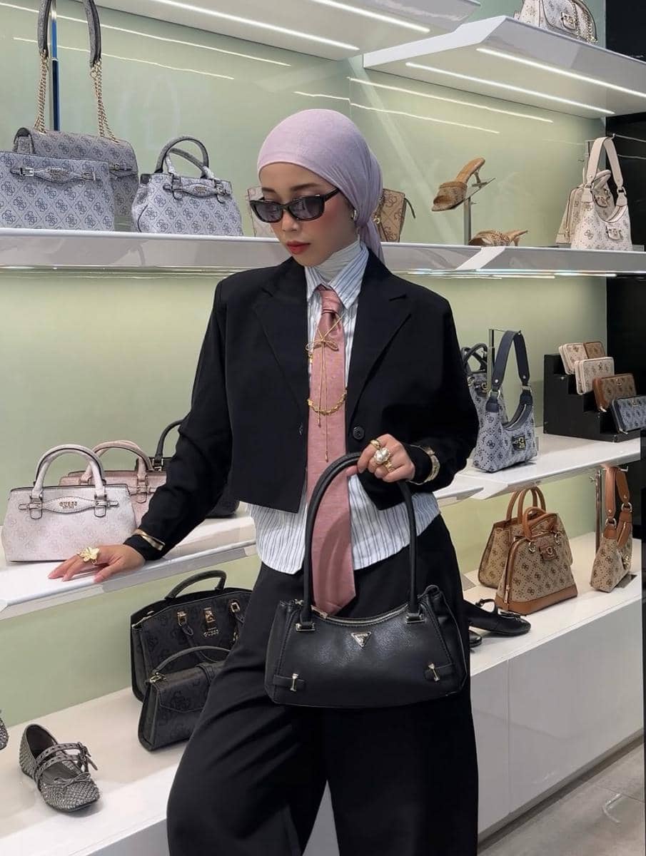 Outfit aksesori dasi