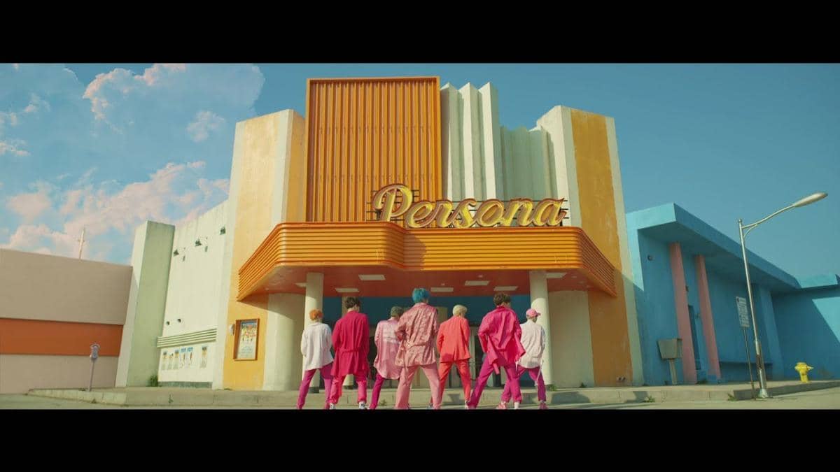 cuplikan MV lagu "Boy With Luv"