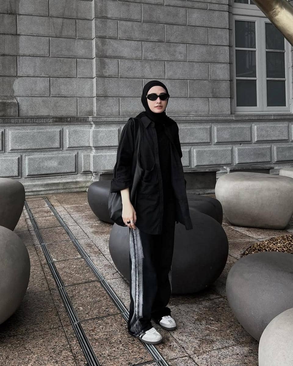 Gaya Hijab Casual-Chic ala Helmi Nursifah