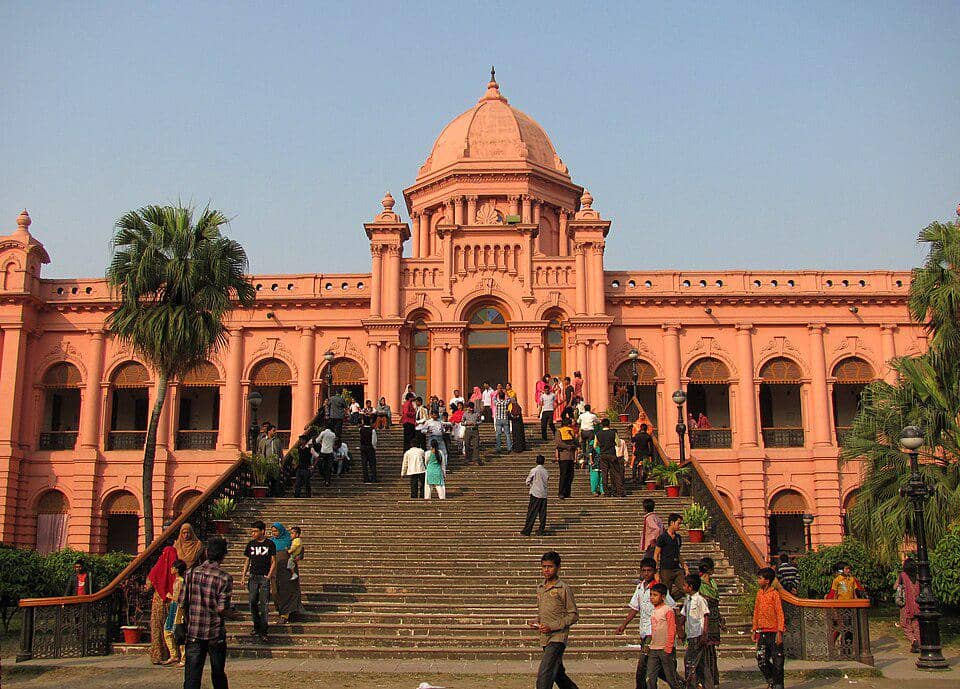 Istana Ahsan Manzil di Bangladesh