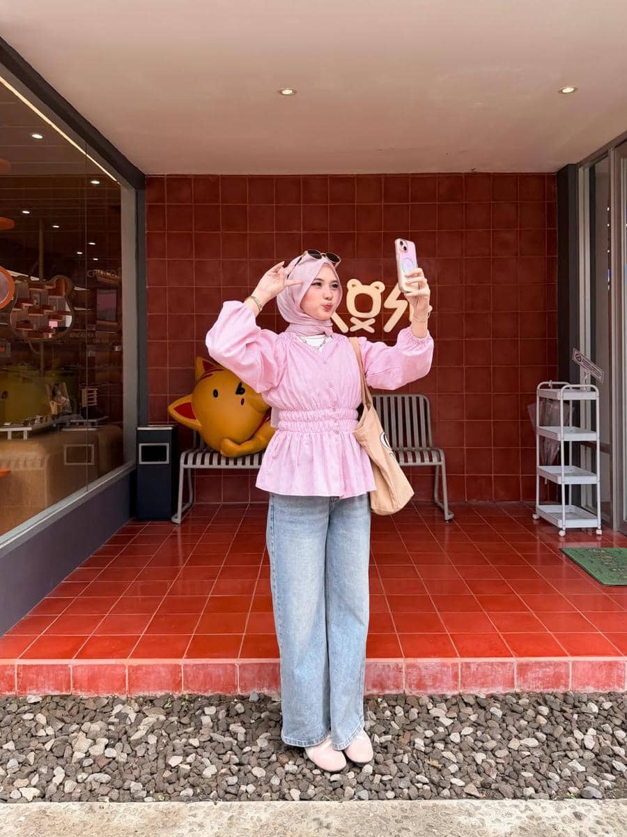 Outfit Nuansa Pink ala Siska Amera