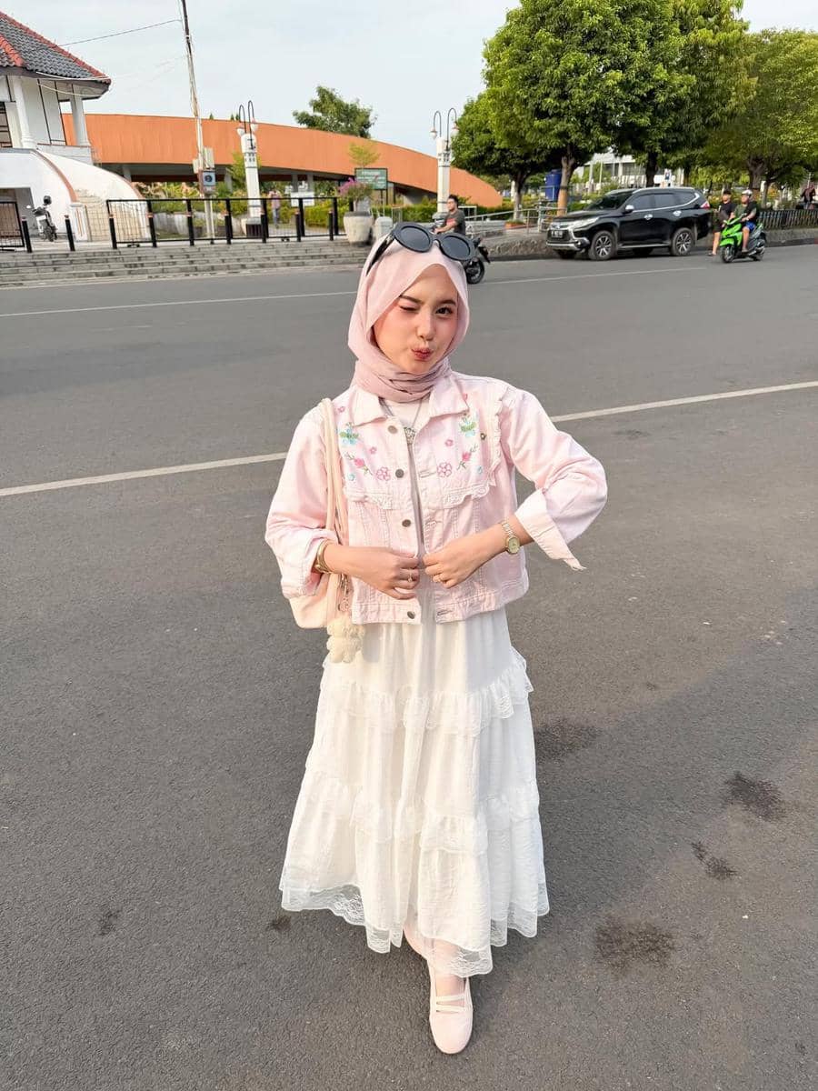 Outfit Nuansa Pink ala Siska Amera