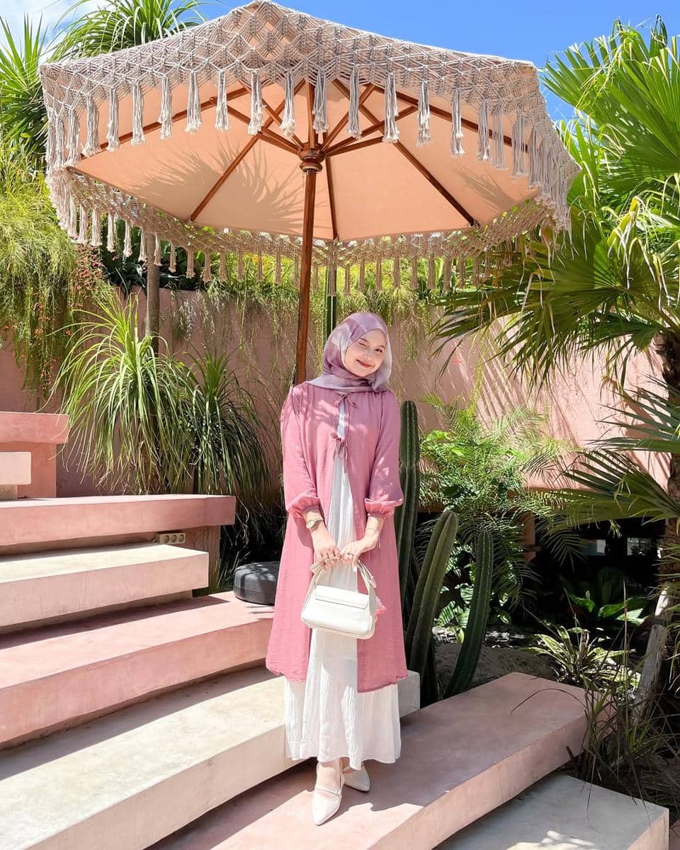 Outfit Nuansa Pink ala Siska Amera