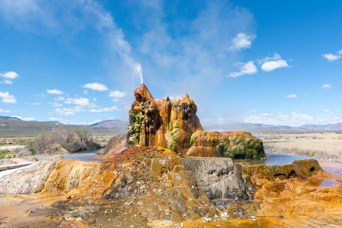 potret Fly Geyser yang terbentuk karena kesalahan pengeboran