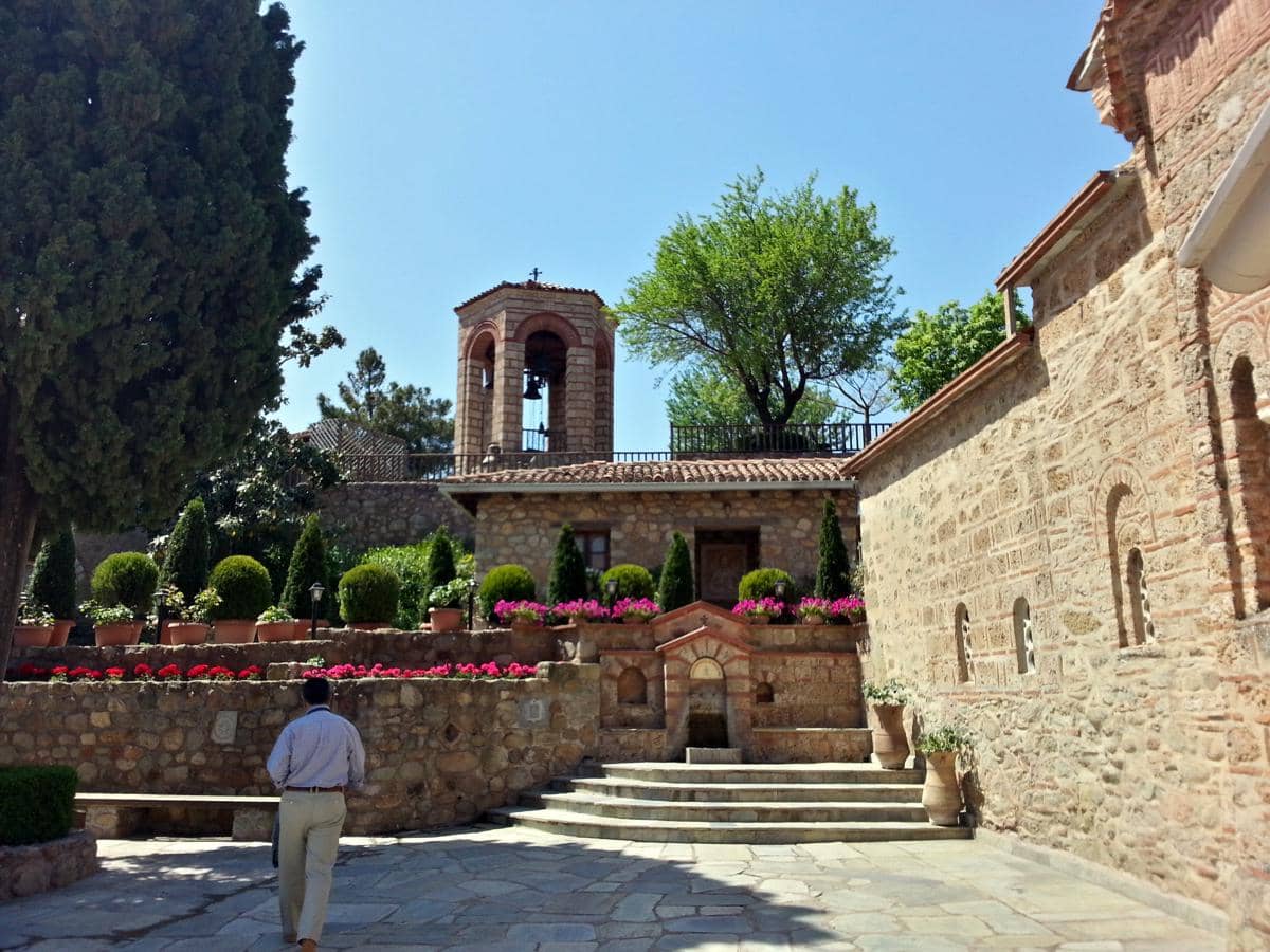 potret salah satu biara yang masih aktif di Meteora