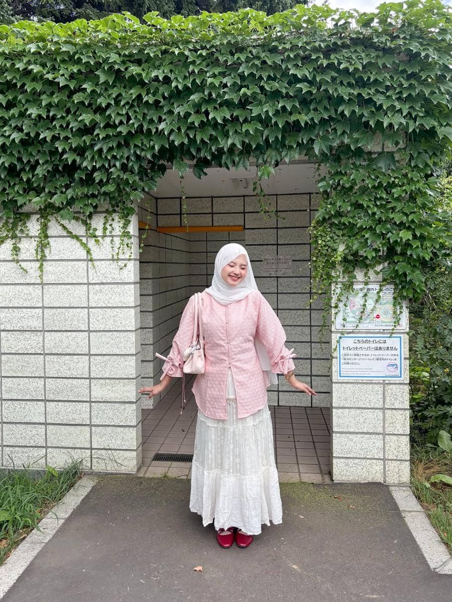 Outfit Nuansa Pink ala Siska Amera