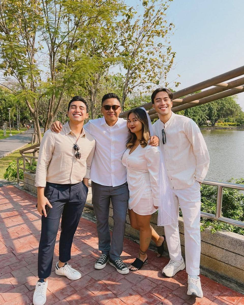 Vidi Aldiano bersama para adik.