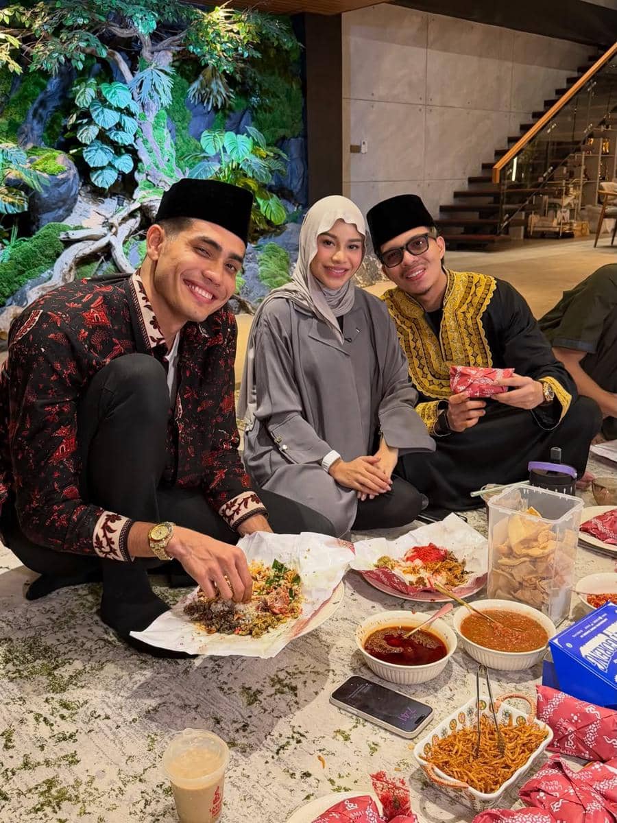 Keluarga Atta dan Aisar Khaled bukber.