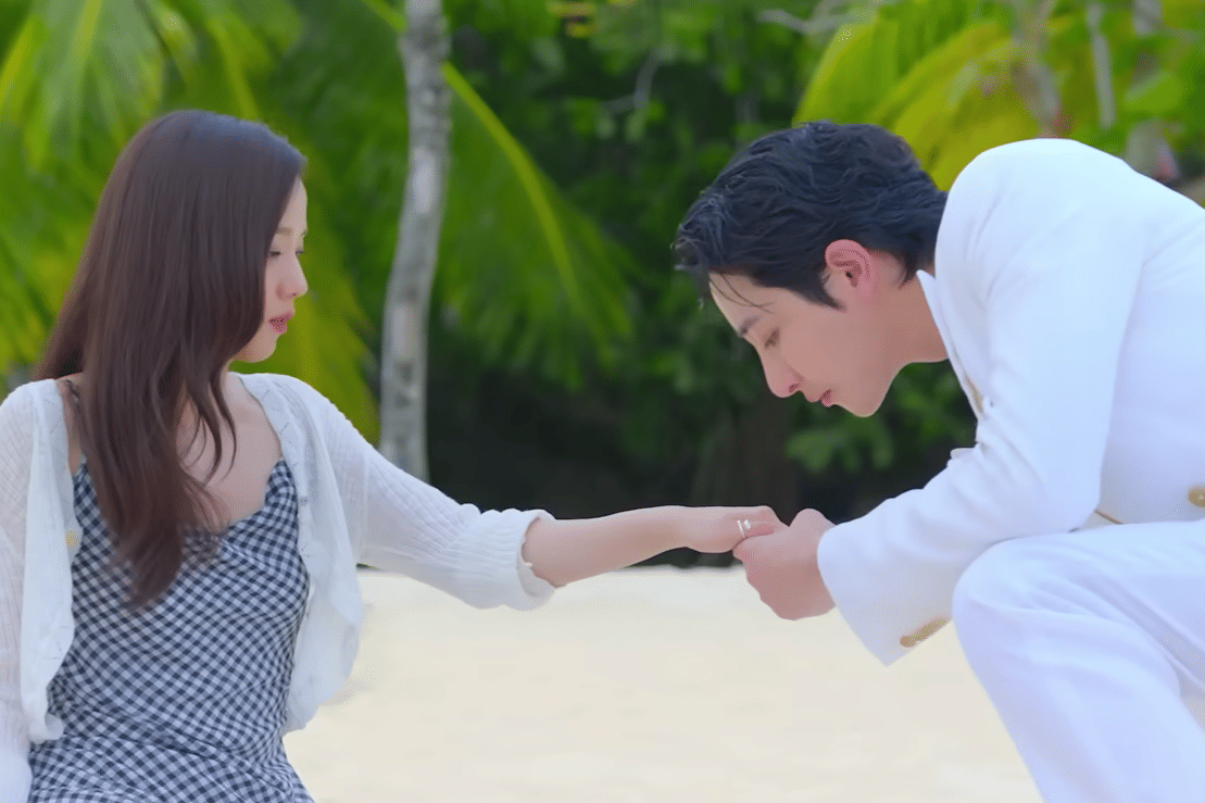 Lee Soo Hyuk dan Jisoo di drama Boyfriend on Demand