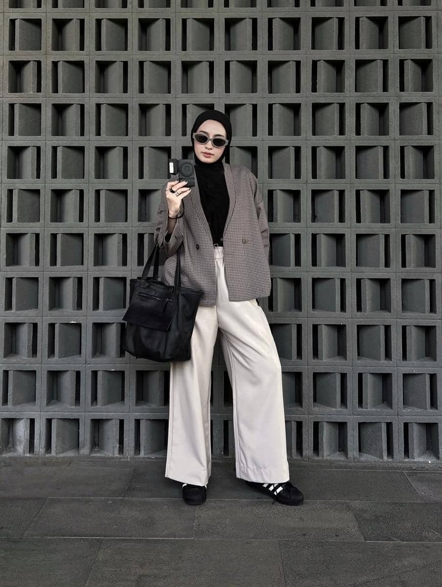 Gaya Hijab Casual-Chic ala Helmi Nursifah