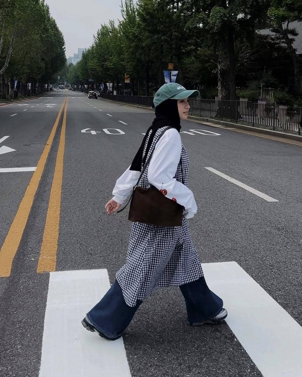 Gaya Hijab Casual-Chic ala Helmi Nursifah