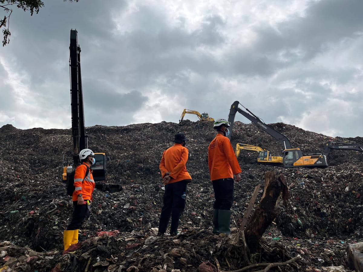 5 Orang Hilang di Longsor TPA Bantargebang, SAR Turunkan Anjing K9