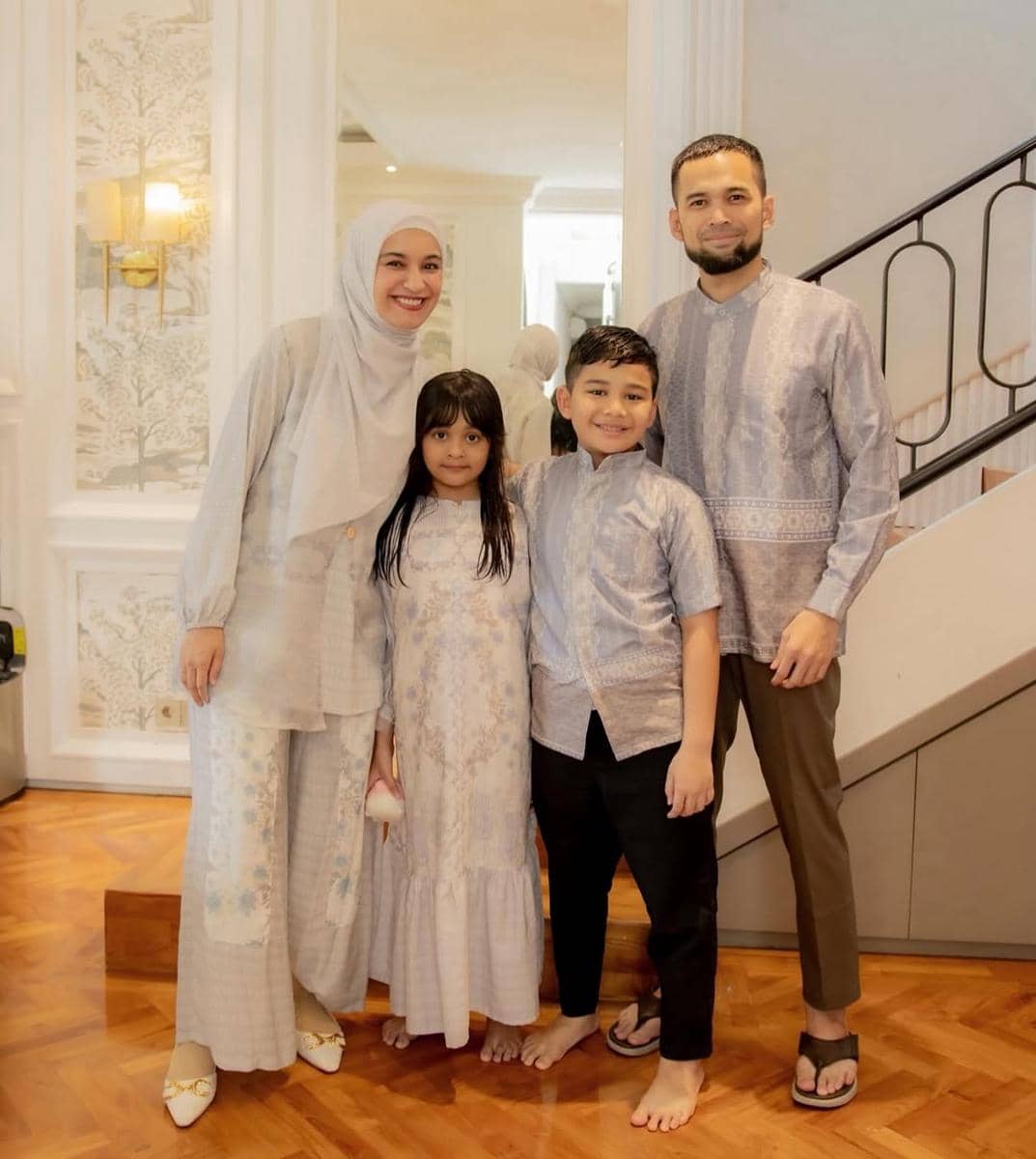 Baju Lebaran Keluarga Shireen Sungkar 