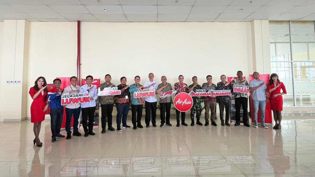 Potret peresmian rute baru Indonesia AirAsia dari Surabaya ke Makassar