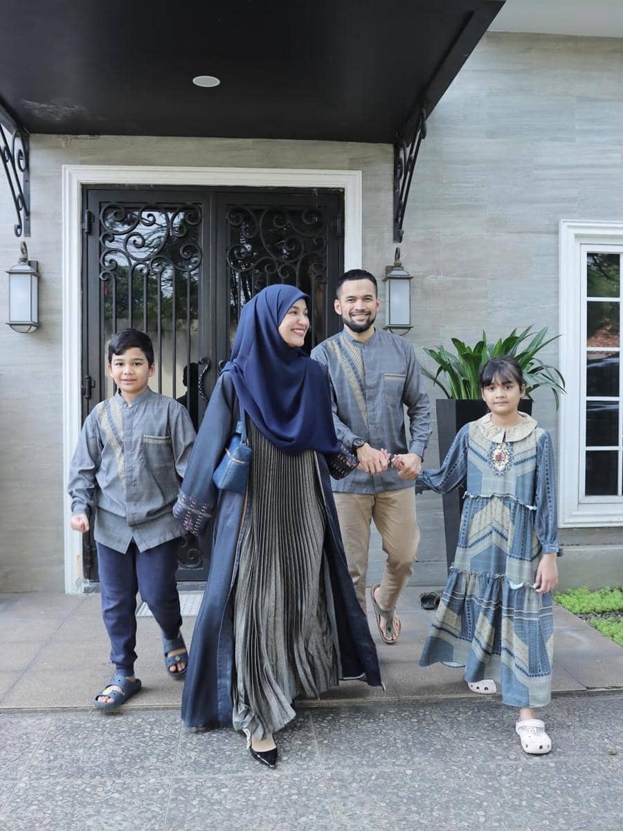 Baju Lebaran Keluarga Shireen Sungkar 