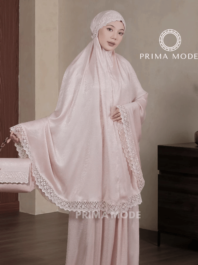 Mukena Santorini Shimmer Silk dari Prima Mode Collection. (shopee.co.id/Prima Mode Collection)