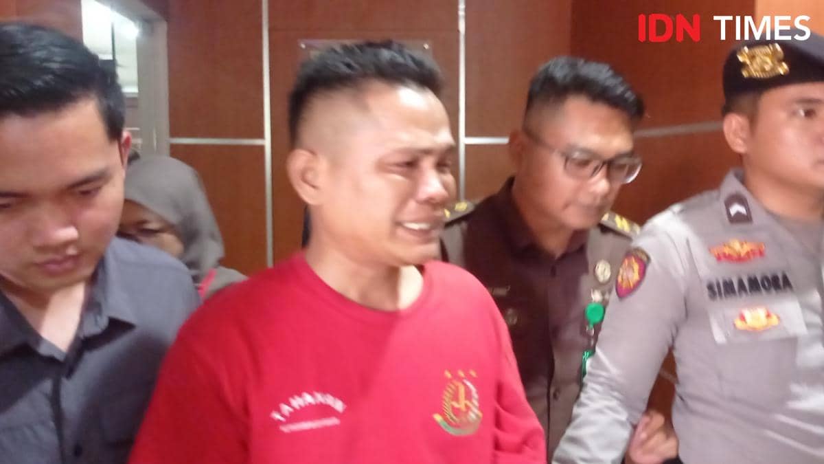 Kasus 1,9 Ton Sabu, Juru Mudi Sea Dragon Menangis Divonis 15 Tahun