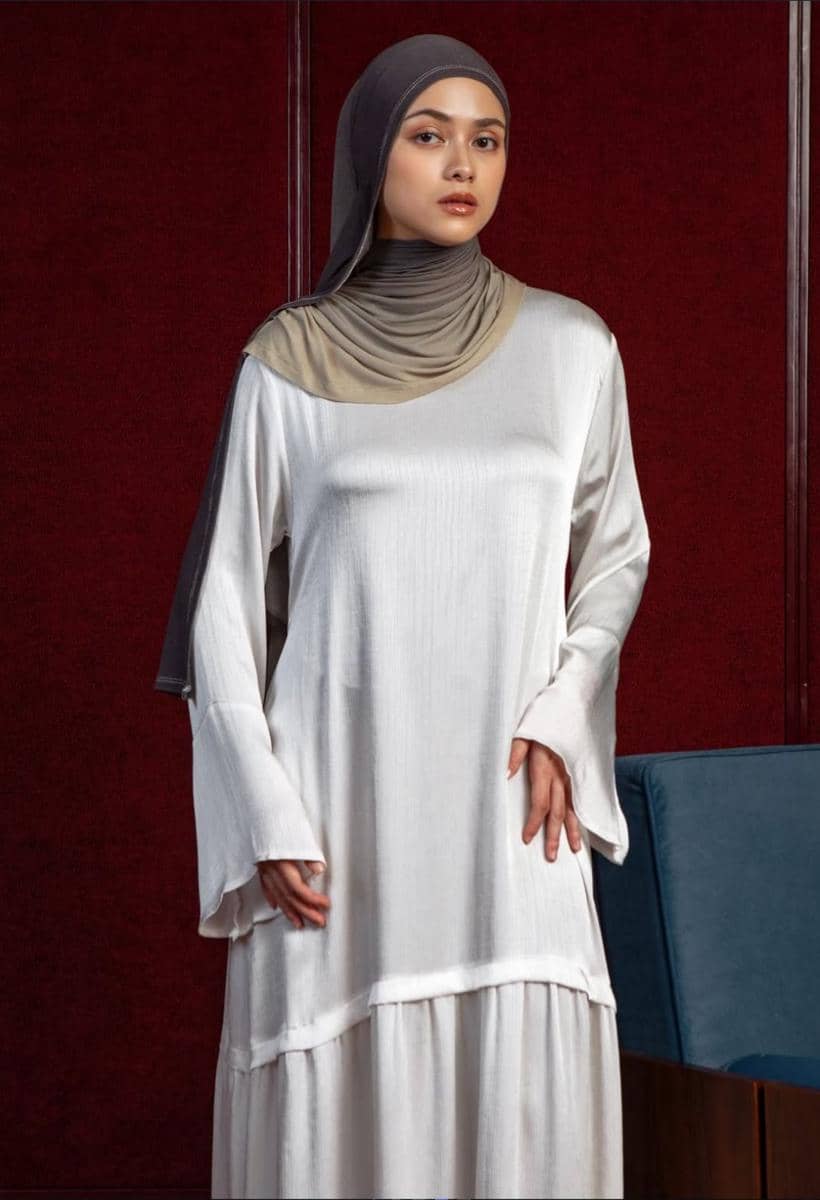 Inspirasi Outfit Lebaran 2026 dengan Pasmina Viscose (instagram.com/lozyhijab)