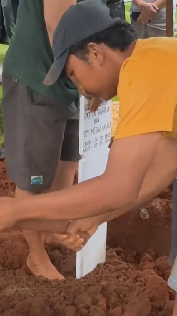 pemakaman Donny Fattah