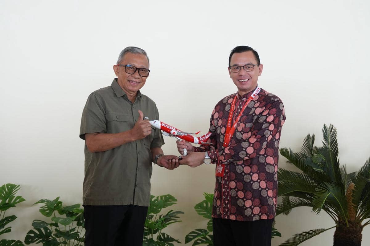 Potret peresmian rute baru Indonesia AirAsia dari Surabaya ke Makassar