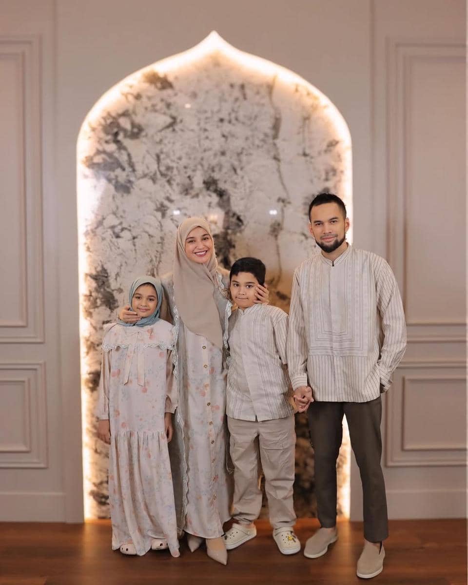 Baju Lebaran Keluarga Shireen Sungkar 