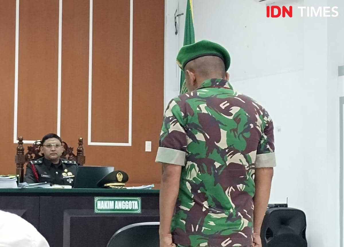 Serma Yonanda menunduk mendengar vonis hakim (IDN Times/Eko Agus Herianto)