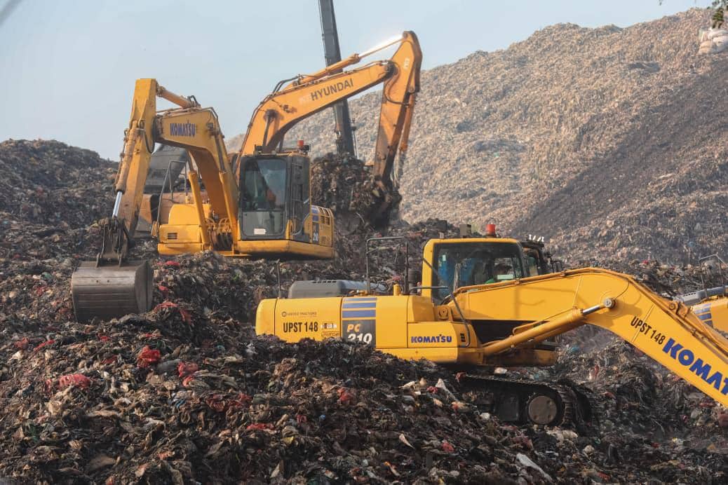 Gubernur DKI Jakarta, Pramono Anung, meninjau langsung lokasi longsor di Tempat Pengelolaan Sampah Terpadu Bantargebang, Kelurahan Ciketing Udik, Kecamatan Bantargebang, Kota Bekasi, Jawa Barat, pada Senin (9/3) pagi.