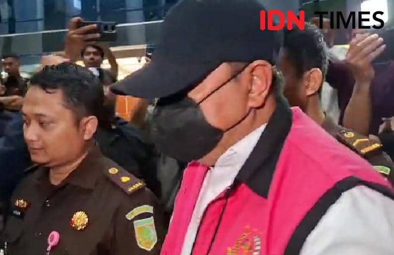 Bahtiar Baharuddin tersangka korupsi nanas 3.jpg
