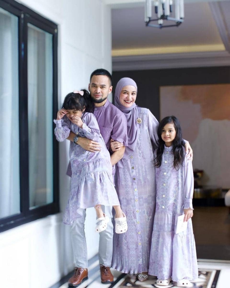 Baju Lebaran Keluarga Shireen Sungkar 
