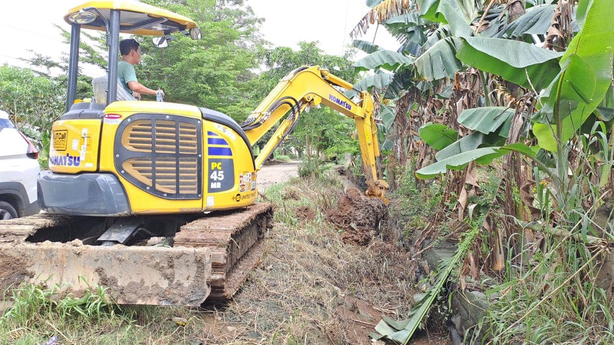 Pemkot Makassar Turunkan Excavator Normalisasi Drainase di Manggala