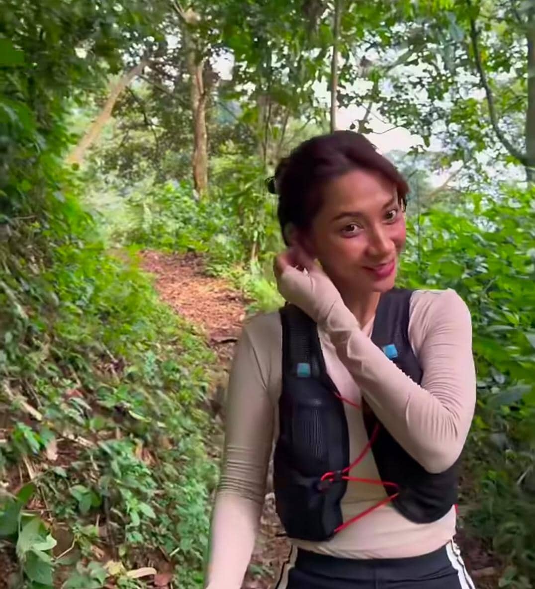 Dinda Kirana di Curug Leuwi Hejo