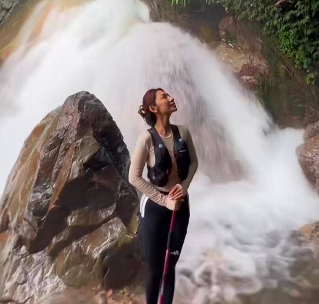 Dinda Kirana di Curug Leuwi Hejo