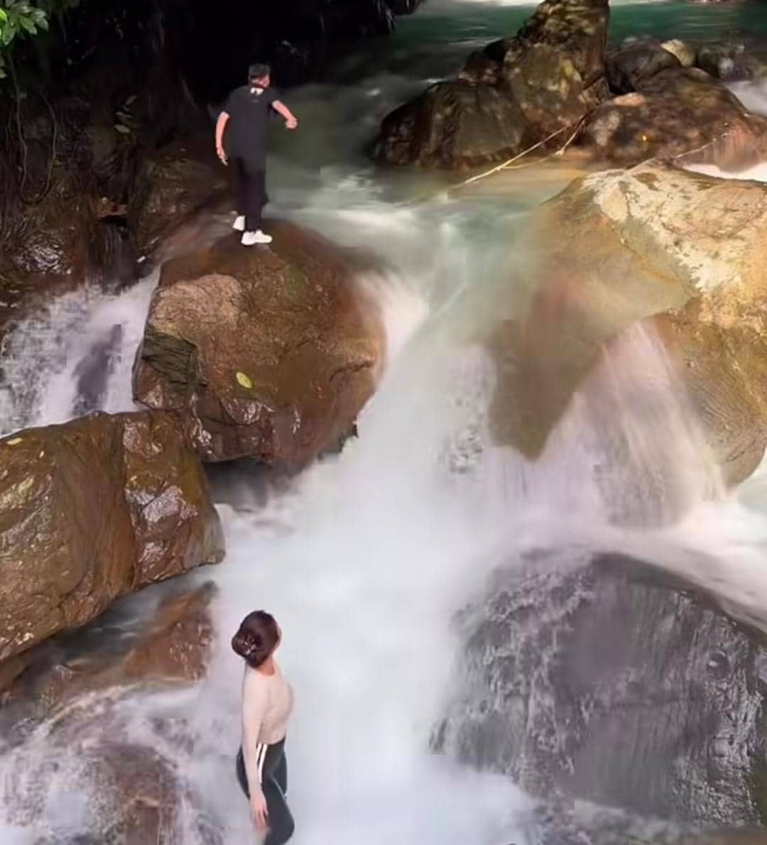 Dinda Kirana di Curug Leuwi Hejo