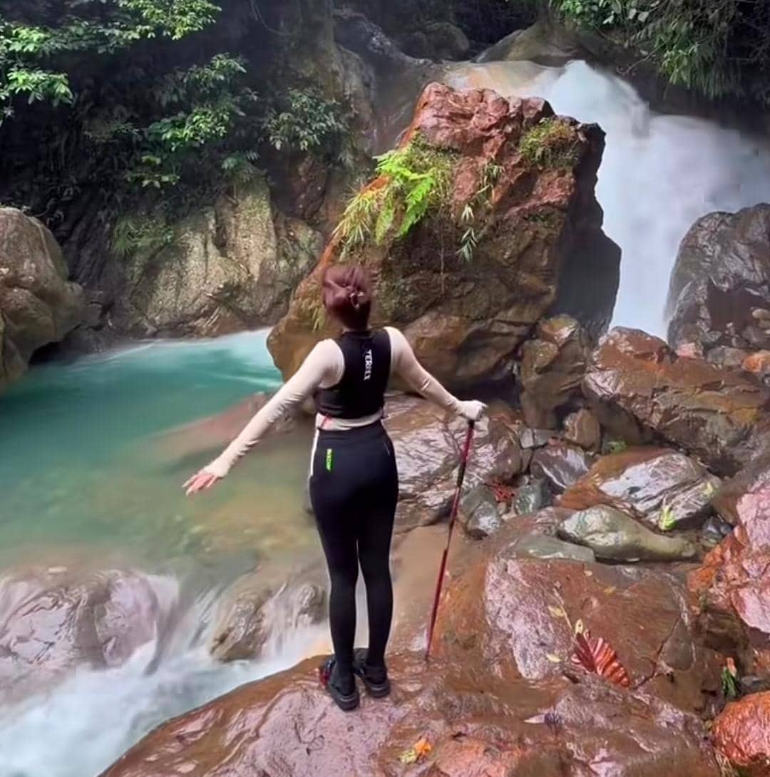 Dinda Kirana di Curug Leuwi Hejo