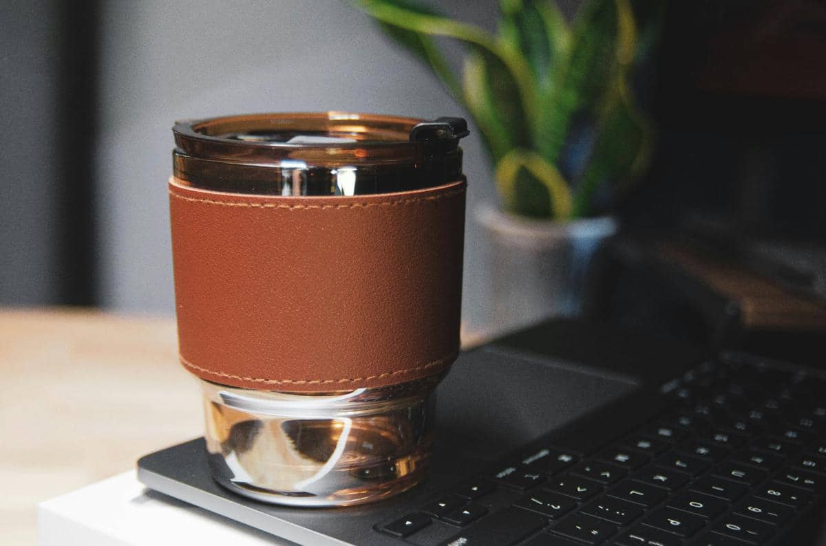 ilustrasi botol minum