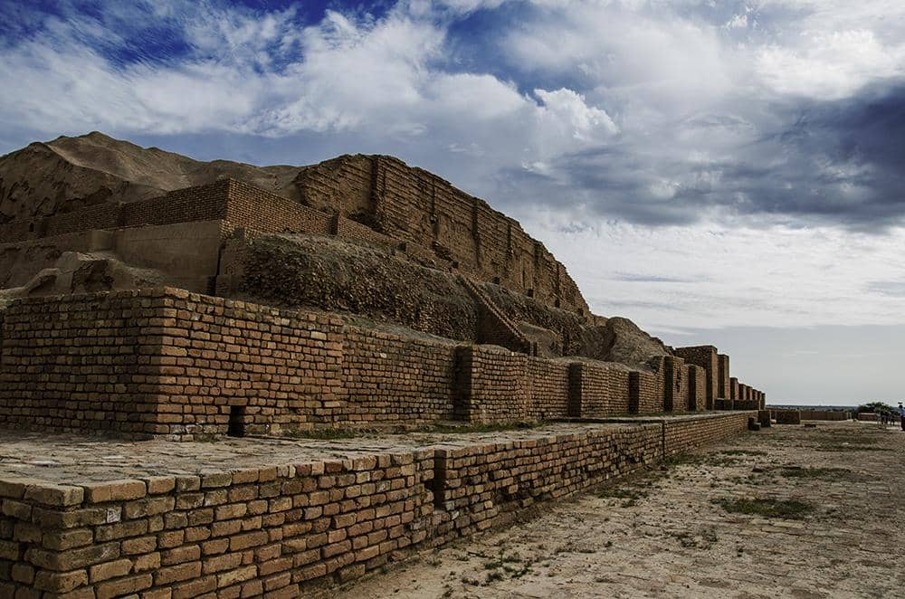 Chogha Zanbil Ziggurat di provinsi Khuzestan, Iran. Ini adalah kuil piramida bertingkat berusia 3.300 tahun yang dibangun sekitar tahun 1250 SM oleh raja-raja Elam. 