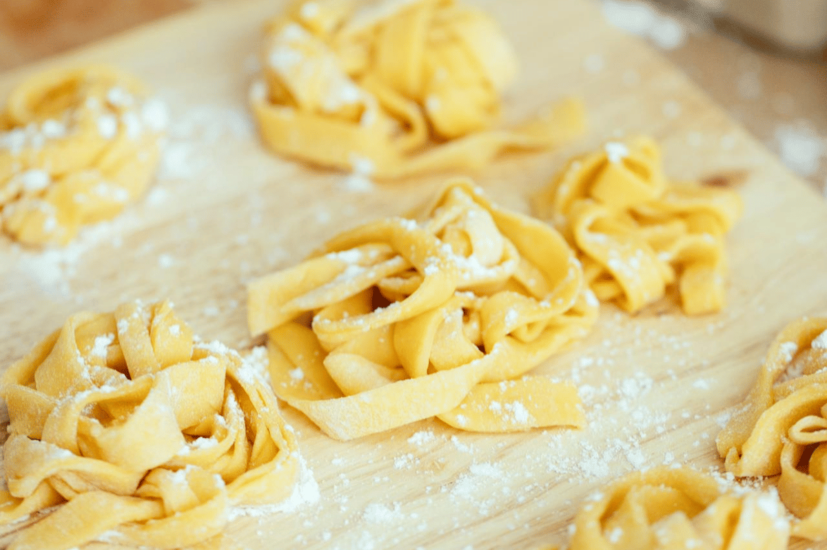 ilustrasi membuat pasta