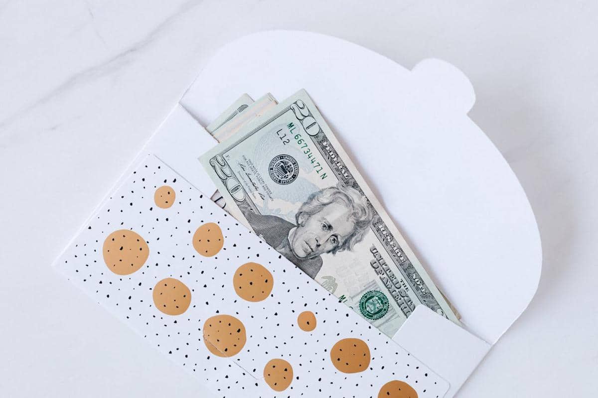 5 Kesalahan Menggunakan Uang THR yang Dianggap Wajar tapi Bikin Boncos