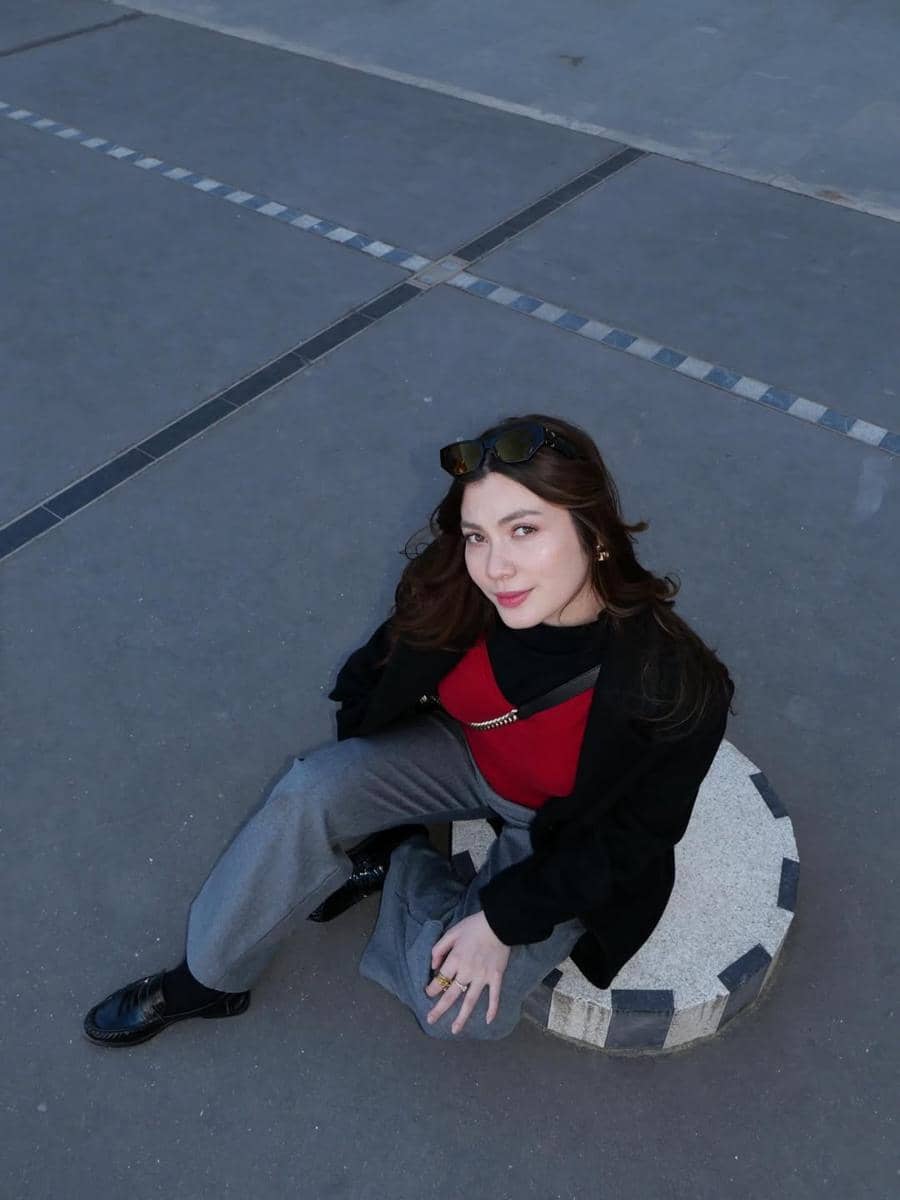 Haviza Devi Anjani saat jalan-jalan di Kota Paris.