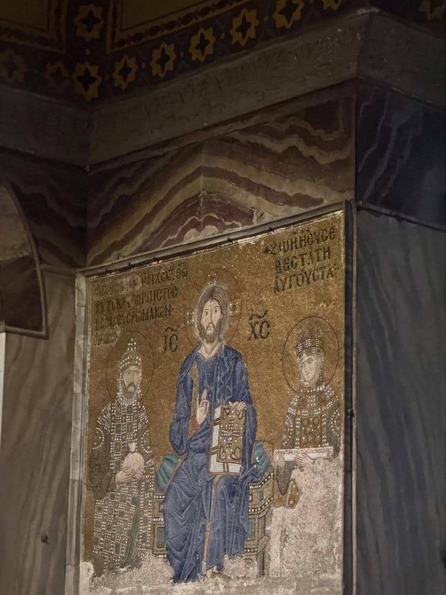 Livy Renata saat mengunjungi Hagia Sophia.