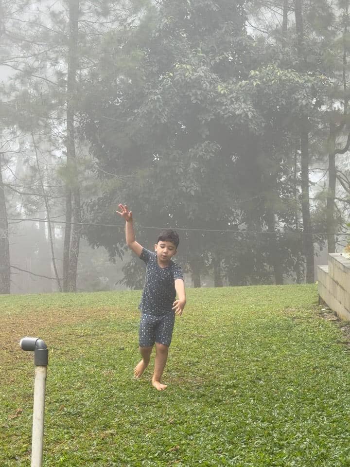 Zaskia Sungkar menikmati liburan di vila setelah melahirkan