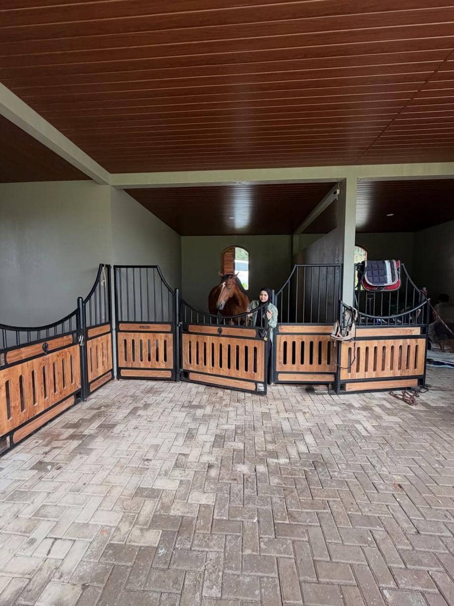 Zaskia Sungkar menikmati liburan di vila setelah melahirkan