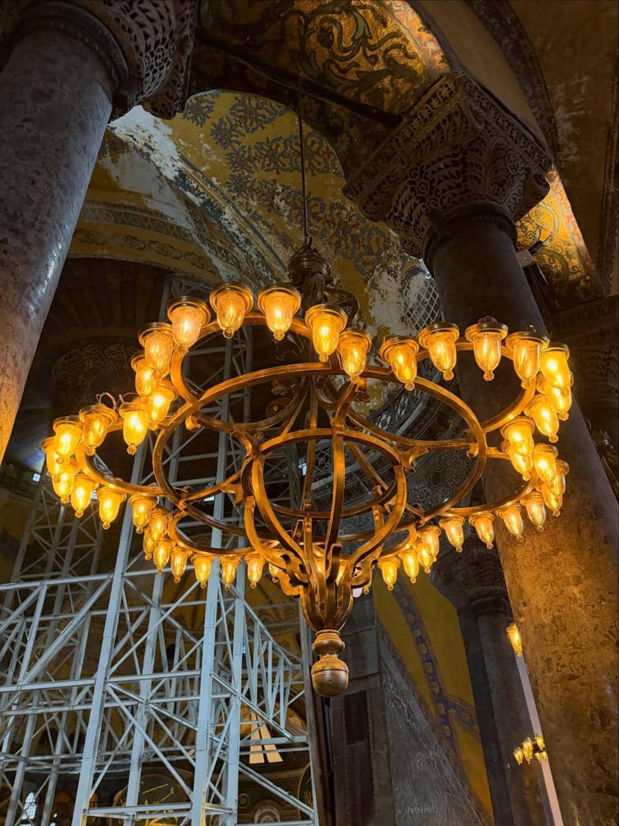 Livy Renata saat mengunjungi Hagia Sophia.