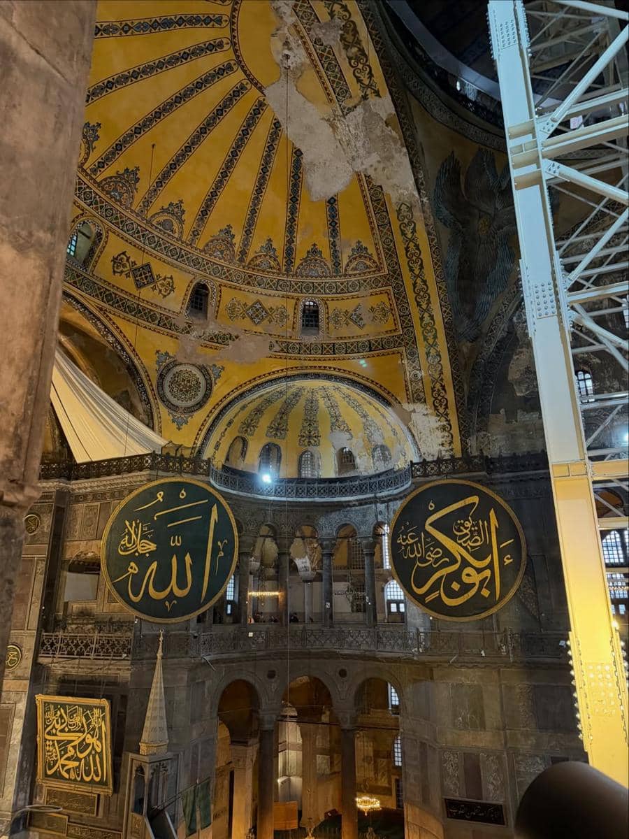 Livy Renata saat mengunjungi Hagia Sophia.