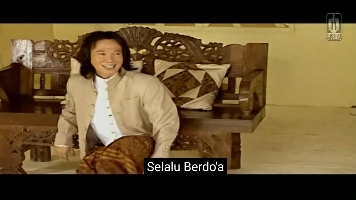 cuplikan video klip "Setia"